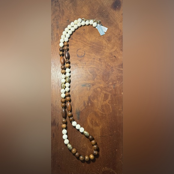 Chico’s Howlite and Wood Long Necklace NWT - Picture 3 of 7